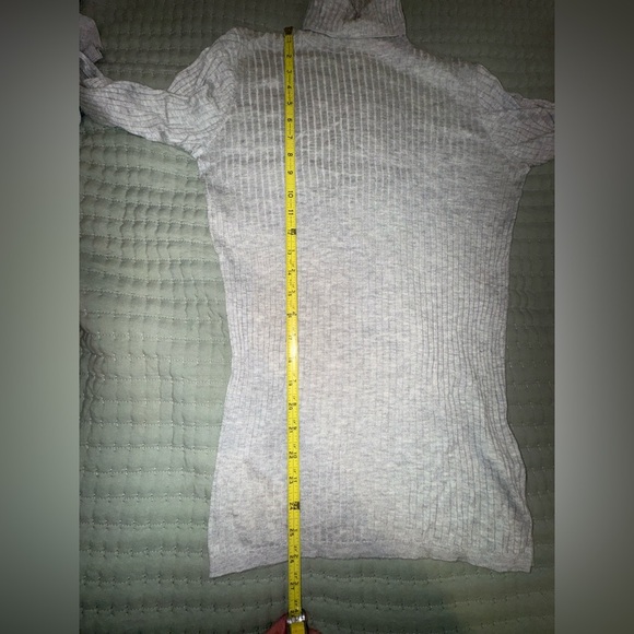 Vince Ribbed Turtleneck Long Sleeve Top – Heather Gray. Size Medium - Picture 7 of 14
